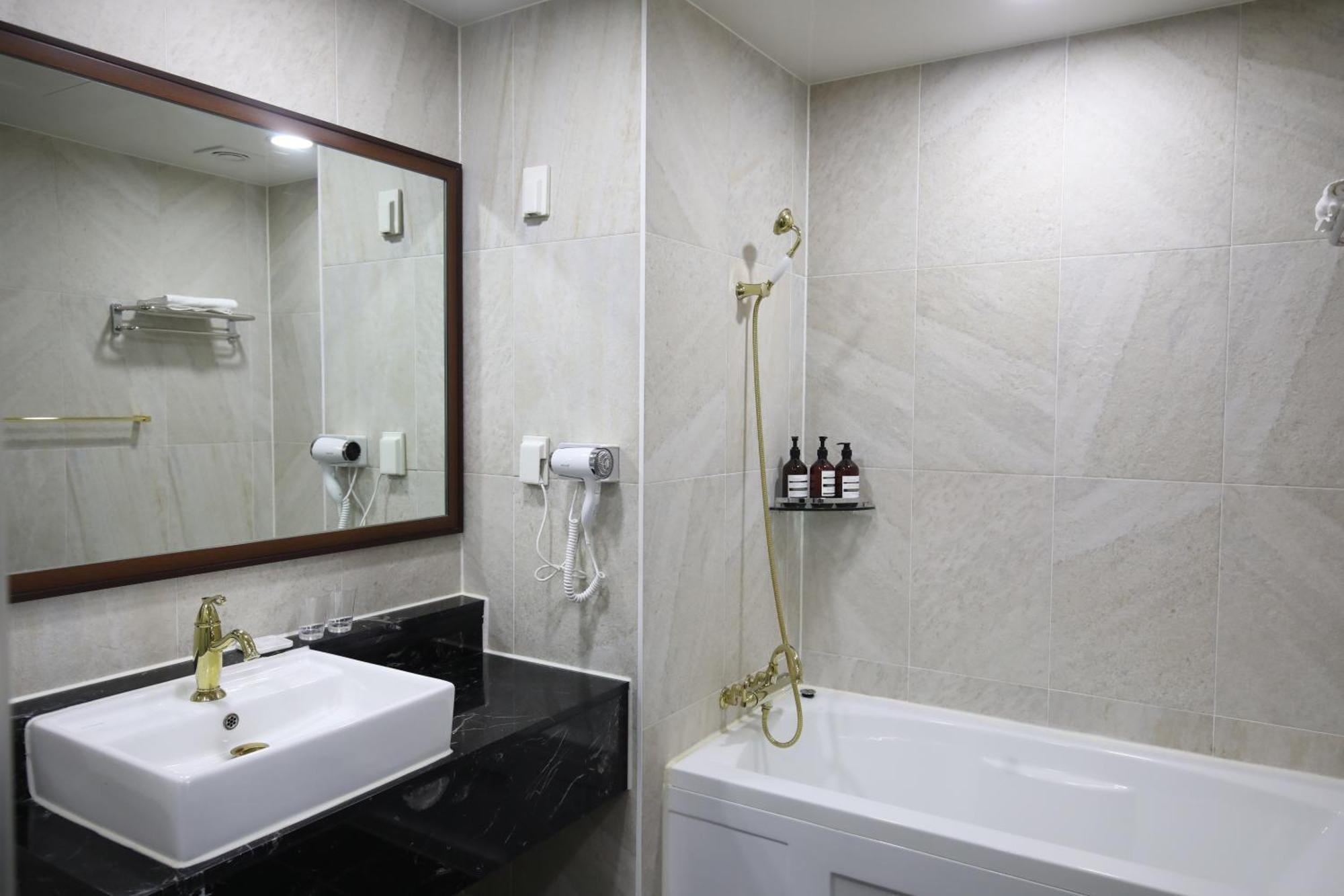 Benikea Hotel Seosan Buitenkant foto